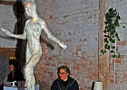 Künstlerin beim erstellen von Bronzegußformen in Letschow bei Schwaan : Künstler, Bronzen, Gußform